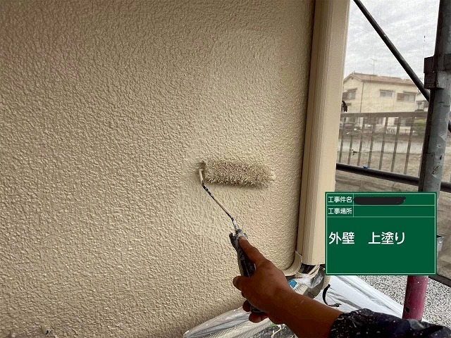 明石市　外壁の上塗り施工